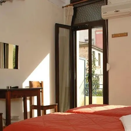 Hotel Tempi *